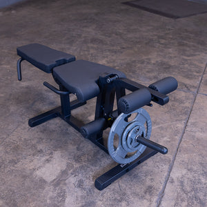 Body-Solid GLCE365B – rear view with weight plate on the loading horn