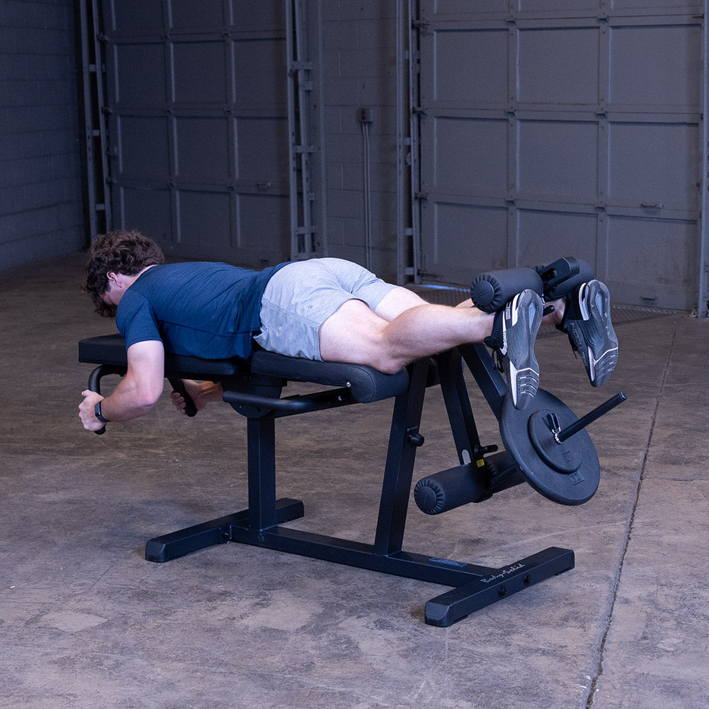 Body-Solid GLCE365B – lying leg curl, start position